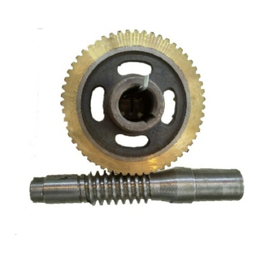 راهنمای انتخاب واسکازین مناسب بالابر و نکات مراقبت از گیربکس چرخ دنده گیربکس بالابر در حال روغن کاری - راهنمای انتخاب واسکازین مناسب بالابر و نکات مراقبت از گیربکس